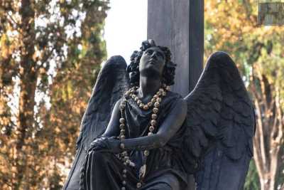 Il fascino del cimitero monumentale di Bari: triste ma raffinata "citt� nella citt�"